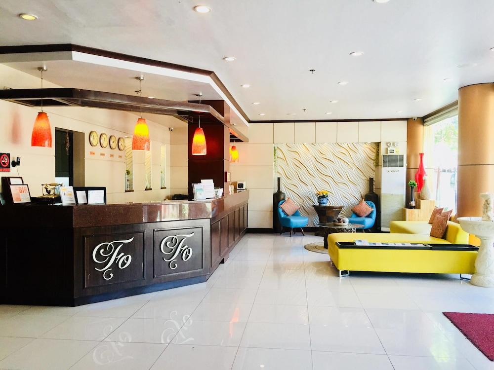 Fuente Oro Business Suites Cebu Powered By Cocotel Екстериор снимка